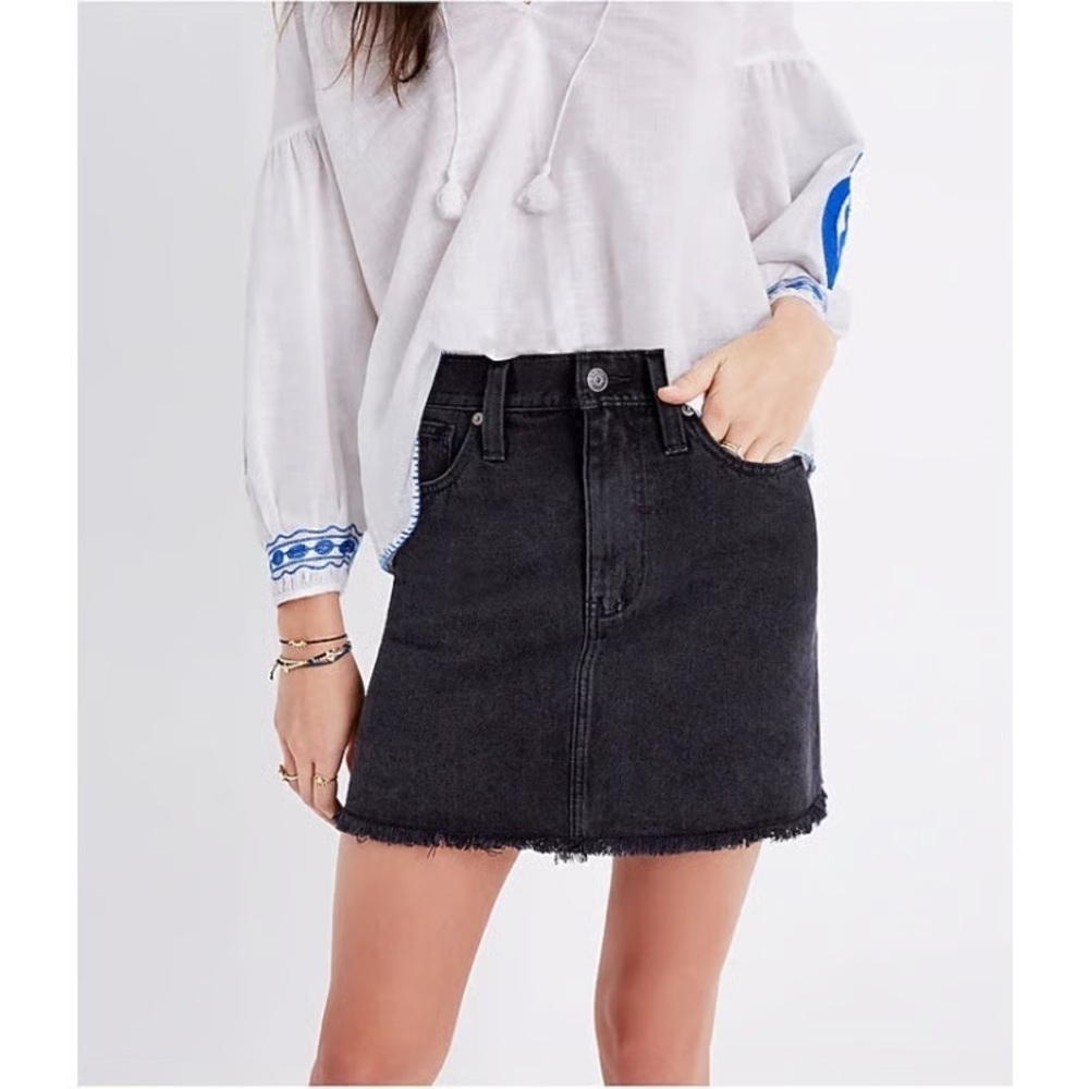 Madewell McCarren Raw-Hem Jean Skirt in Washed Black Size 31 G5523 H7